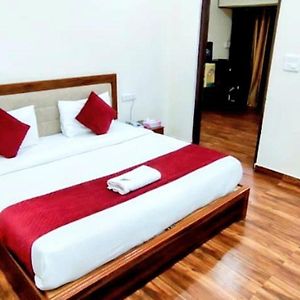 Hotel B Stays Near Aiims Hospital